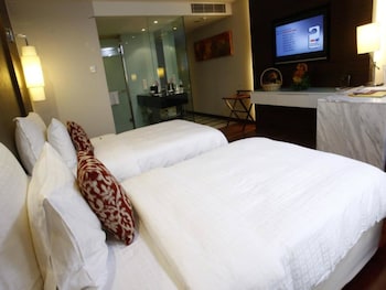 Club Twin Room