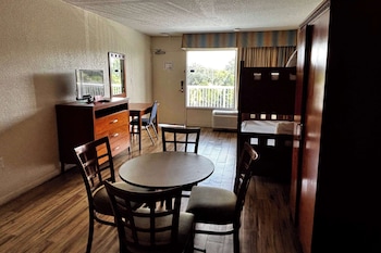 Suite, Multiple Beds, Non Smoking