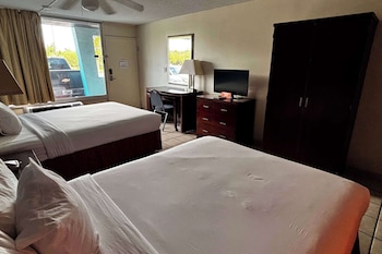 Room, 2 Queen Beds, Non Smoking