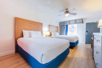 Room, 2 Queen Beds, Non Smoking, Courtyard View