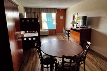 Suite, Multiple Beds, Non Smoking