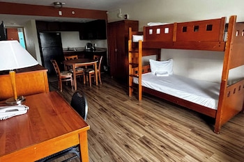 Suite, Multiple Beds, Non Smoking