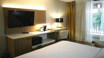 Room, 1 King Bed, Non Smoking (Atrium)