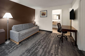 Suite, 1 Queen Bed, Non Smoking (One Bedroom)