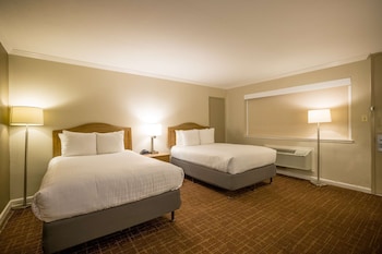 Standard Room, 2 Double Beds, Accessible, Bathtub