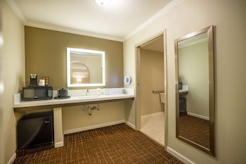 Standard Room, 2 Double Beds, Accessible, Bathtub