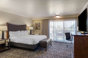 Standard Room, 1 King Bed, Balcony, Pool View (Oversized Room)