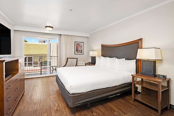 Standard Room, 1 King Bed, Non Smoking, Balcony