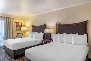 Standard Room, 2 Queen Beds, Balcony, Pool View