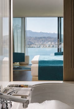 Lake View Deluxe Room