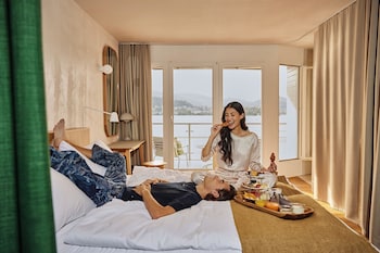 Lake View Design Balcony Room