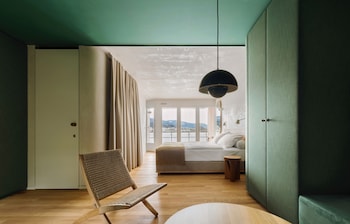 Lake View Design Balcony Room