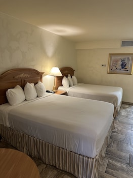 Deluxe Room, 2 Queen Beds, Non Smoking