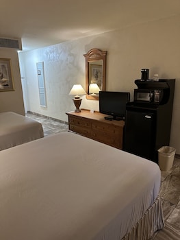 Deluxe Room, 2 Queen Beds, Non Smoking
