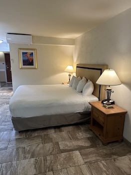 Deluxe Room, 1 King Bed, Non Smoking