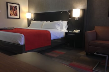 Standard Room, 1 King Bed, River View