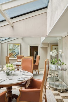 Suite (The Guv'nor's)