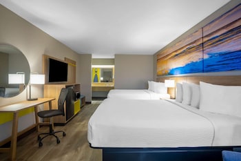 Room, 2 Queen Beds, Non Smoking (First Floor)