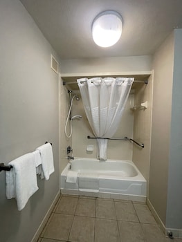 Standard Room, 1 King Bed, Non Smoking (Ground Floor)