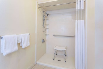 Room, 2 Queen Beds, Non Smoking (First Floor, Poolside)