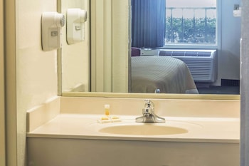 Standard Room, 1 King Bed, Non Smoking (Ground Floor)
