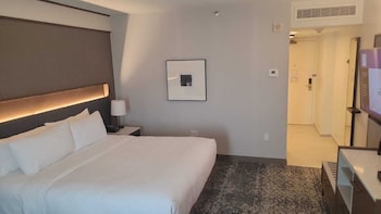 Traditional Room, 1 King Bed with Sofa bed