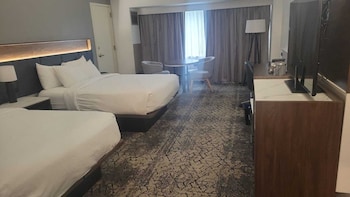 Club Room, Multiple Beds