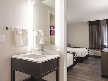 Room, 2 Queen Beds, Non Smoking