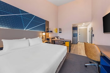 Suite, 1 King Bed with Sofa Bed, Balcony