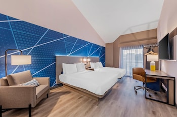 Standard Room, 2 Queen Beds, Balcony