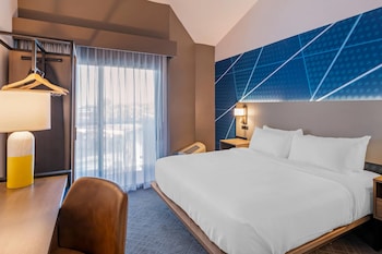 Suite, 1 King Bed with Sofa Bed, Balcony