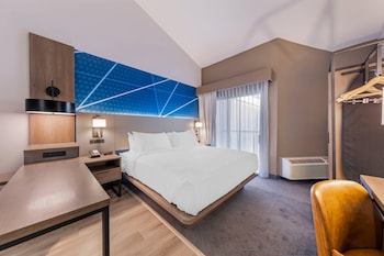 Standard Room, 1 King Bed, Balcony