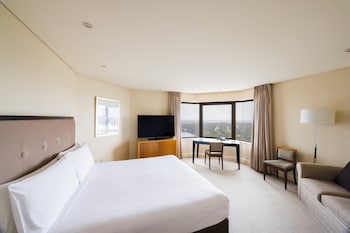 Classic Room, 1 King Bed, Club Lounge Access, River View (Panoramic River View)