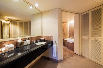 Junior Suite, 1 King Bed, City View