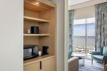 Suite, 1 Bedroom, Accessible Bathtub