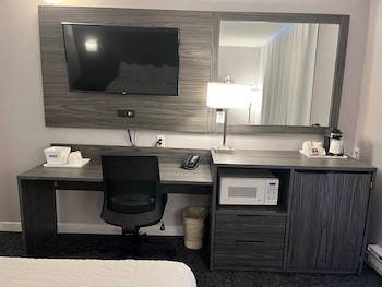 Deluxe Room, 1 Queen Bed, Non Smoking
