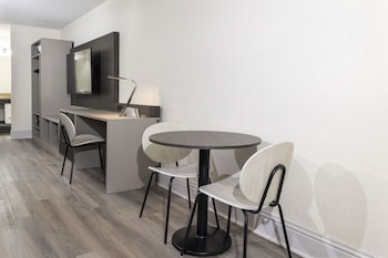 Premium Suite, 1 King Bed with Sofa bed