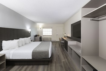 Deluxe Room, 1 King Bed