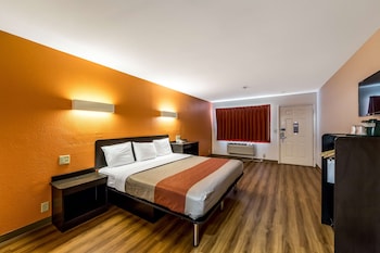 Standard Room, 1 King Bed, Roll-in Shower, Non Smoking