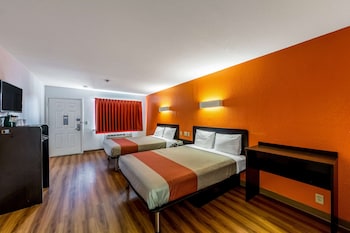 Standard Room, 2 Queen Beds, Roll-in Shower, Non Smoking