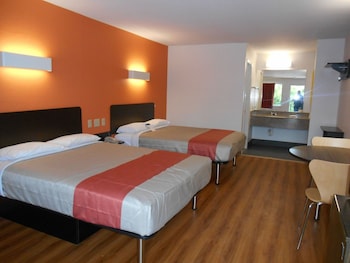 Standard Room, 2 Queen Beds, Roll-in Shower, Non Smoking