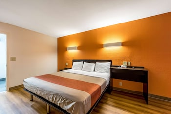 Standard Room, 1 King Bed, Roll-in Shower, Non Smoking