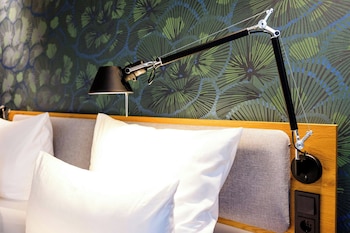 Room (THE ONE)
