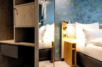 Room (THE ONE)