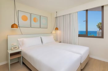 Sol Room with Lounge Ocean View