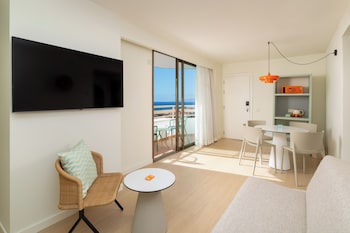 Sol Room with Lounge Ocean View