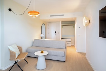 Sol Room with Lounge