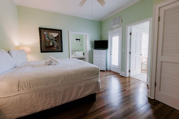 The James Suite | Second Floor King
