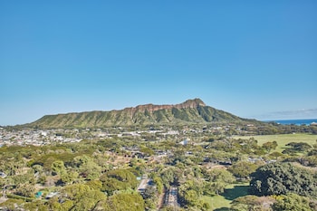 Room, 2 Queen Beds, Balcony (Diamond Head View)