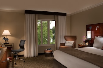 Deluxe Room, 1 King Bed (Hearing)